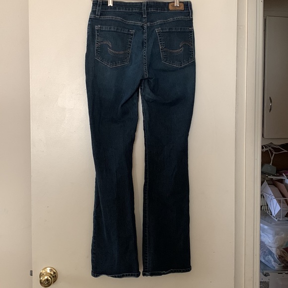 Signature Levi Strauss modern boot cut jeans. Women’s size 8, 5 pocket jeans. - Picture 2 of 7